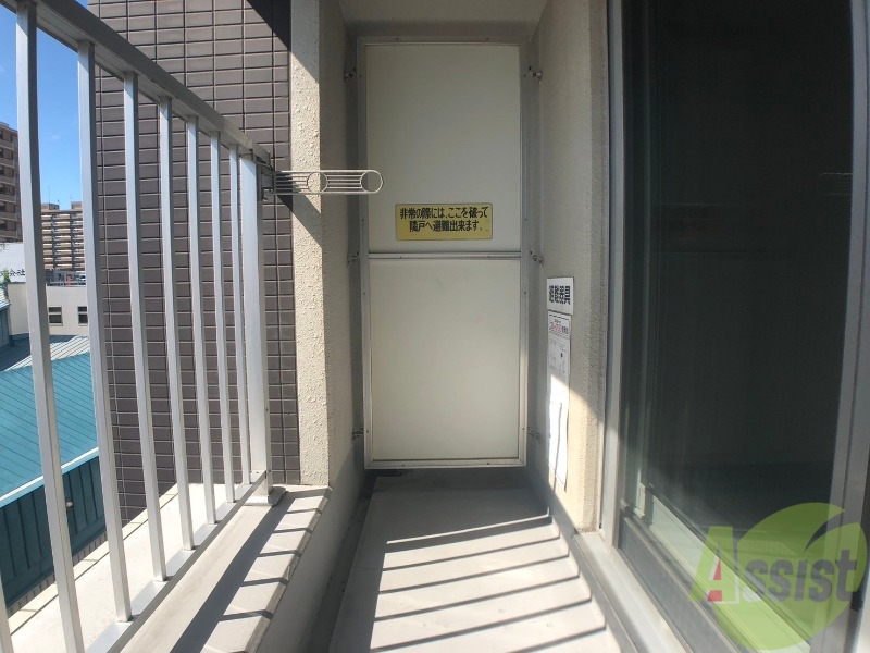 バルコニー　こちらはバルコニー。洗濯物が干せるようになっています。