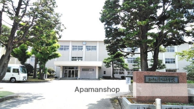 高校・高専　滑川高校（高校・高専）まで888m