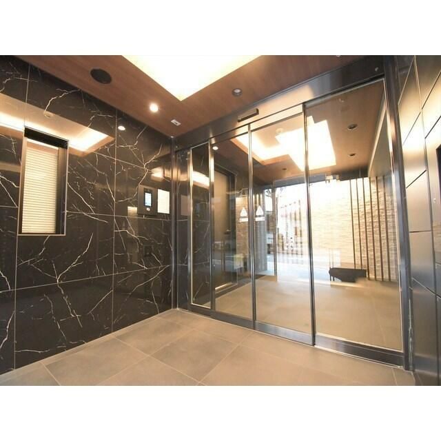 エントランス　落ち着いたエントランスです