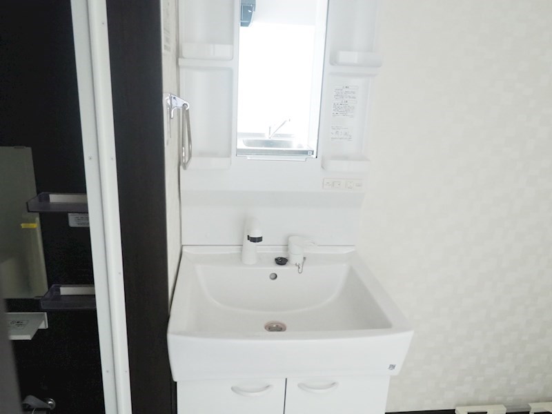 洗面設備　同建物の別部屋の写真です。
