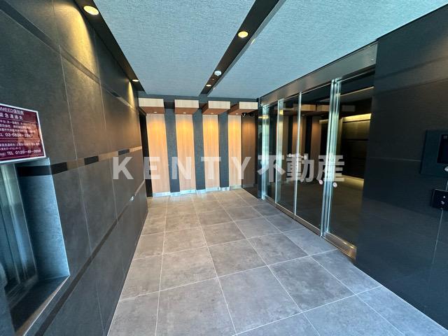 エントランス　落ち着いたエントランスです