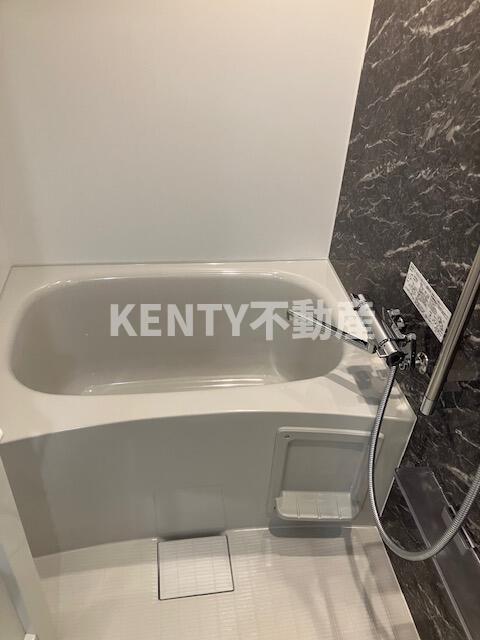 バス・シャワールーム　コンパクトで使いやすいお風呂です