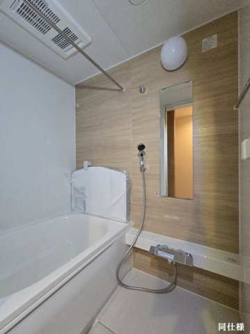 バス・シャワールーム　雨の日でも安心の浴室乾燥機付きです※同仕様