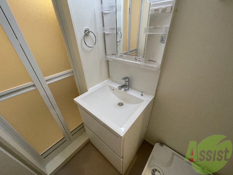 洗面設備　洗面台はこちら、広々して使いやすそうですね。