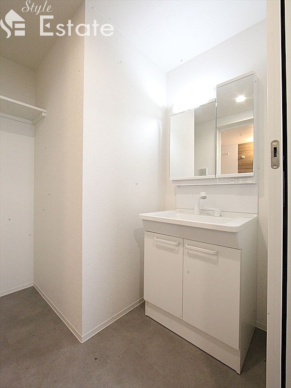 洗面設備　同仕様内装