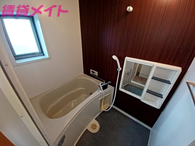 バス・シャワールーム　同物件別室反転写真