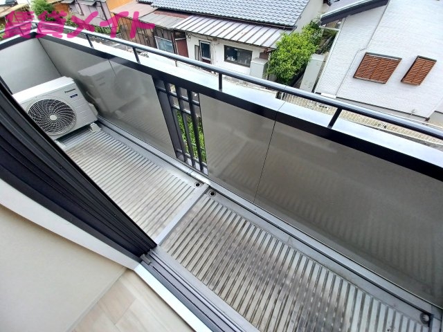 バルコニー　同物件別室反転写真