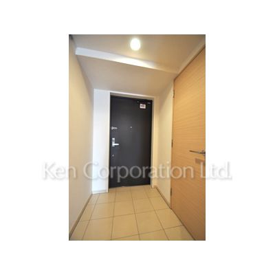 玄関　同タイプ11階のお部屋を撮影。仕様が異なることがあります。