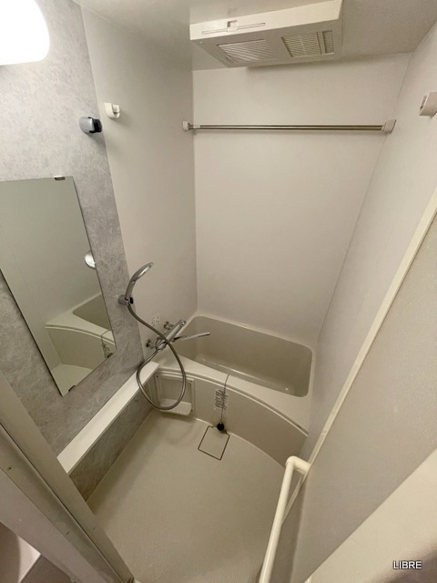 バス・シャワールーム　浴室乾燥機付き！