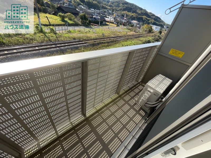 バルコニー　※駐車場は別号室です