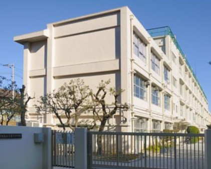 中学校　世田谷区立富士中学校（中学校）まで698m