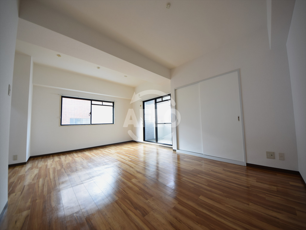 居室・リビング　オーラムアルジャン阿波座　開放的なリビング