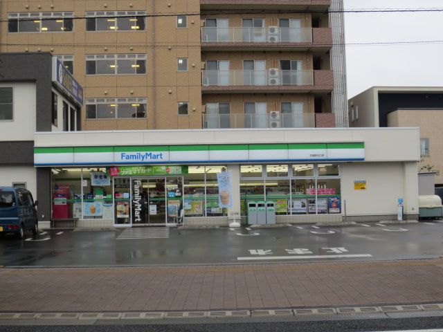 コンビニ　ファミリーマート日進駅北口店（コンビニ）まで733m