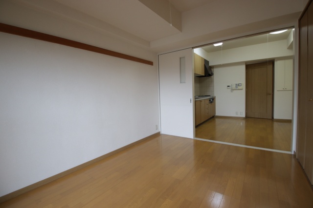 居室・リビング　※同建物内別室の参考写真です