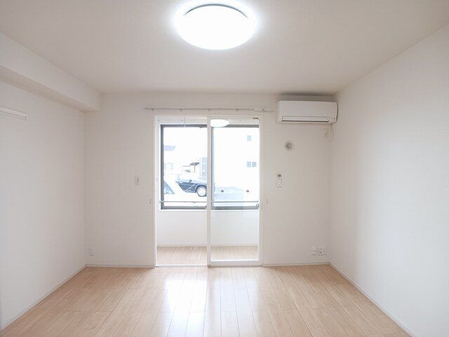 居室・リビング　ゆったり過ごせる居間です