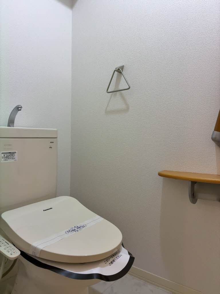 トイレ　毎日つかうものだからこそ、人にやさしく、清潔な機能付便座で…