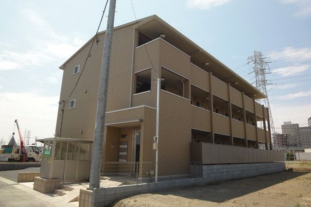 建物外観　２０１１年築　駅徒歩４分