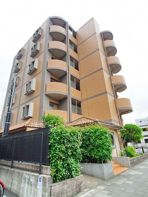 建物外観　♪重厚感ある建物ですね♪