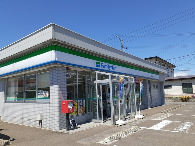 コンビニ　ファミリーマート大館大田面店（コンビニ）まで642m
