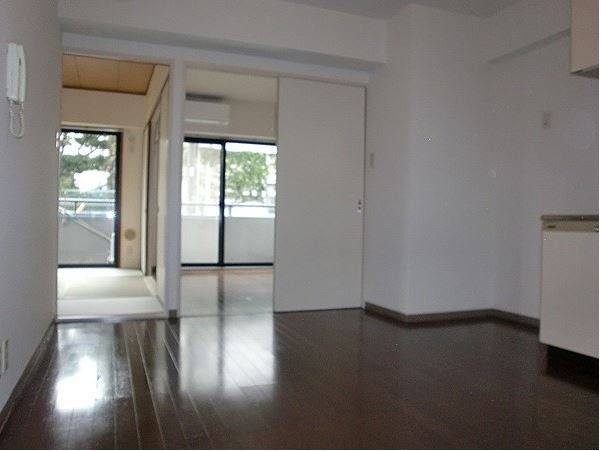 居室・リビング　別号室の参考写真です。