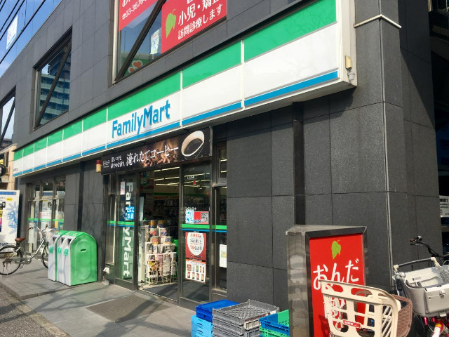 コンビニ　ファミリーマート篠崎駅南口店（コンビニ）まで54m