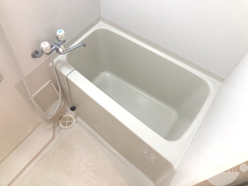 バス・シャワールーム　キレイにリフォームされています♪