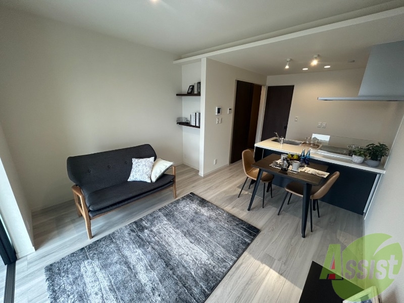 居室・リビング　ダウンライトがオシャレなリビングルームです。