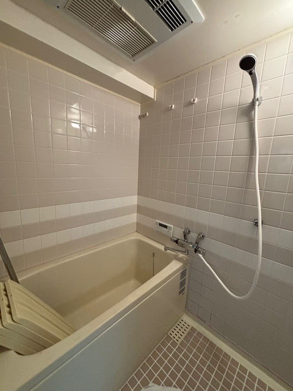 バス・シャワールーム　混合水栓に取り替え済み。追い炊き(高温差し湯)、浴室乾燥機