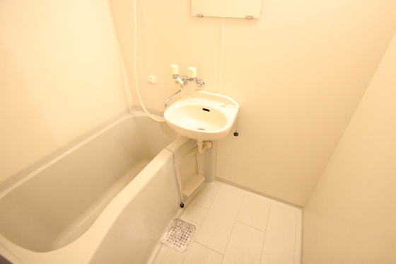 バス・シャワールーム　※掲載写真は同マンション別部屋参考写真となります。