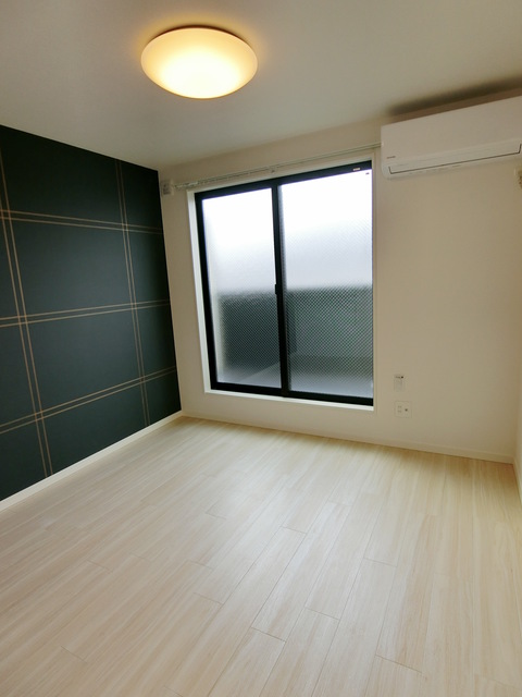 居室・リビング　おしゃれなアクセントクロス施工