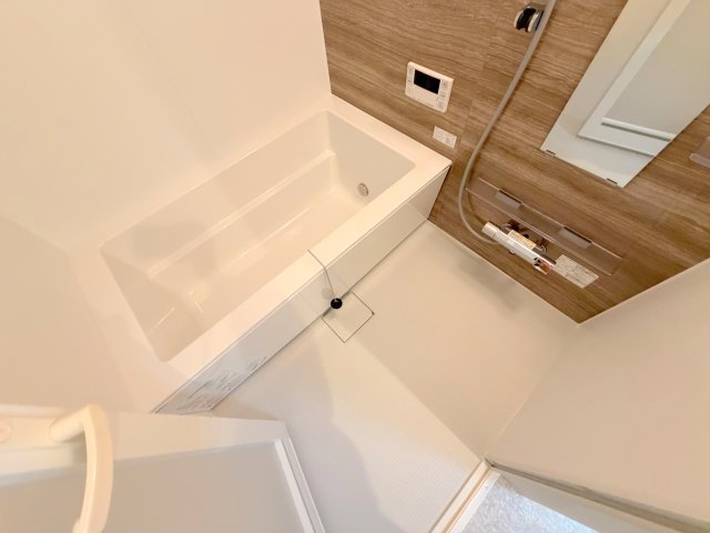 バス・シャワールーム　広めのお風呂は一日の疲れを癒してくれます。