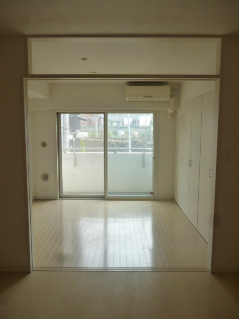 居室・リビング　内観1