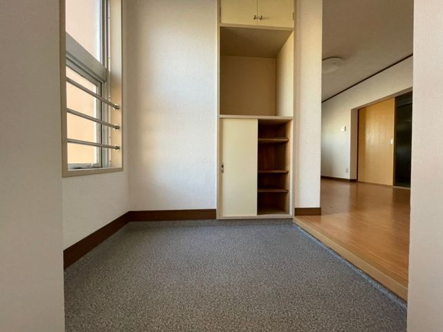 玄関　リビング/居室