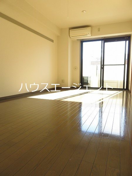 居室・リビング　南向きのお部屋です。※参考画像