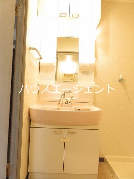 洗面設備　独立洗面台です。※参考画像