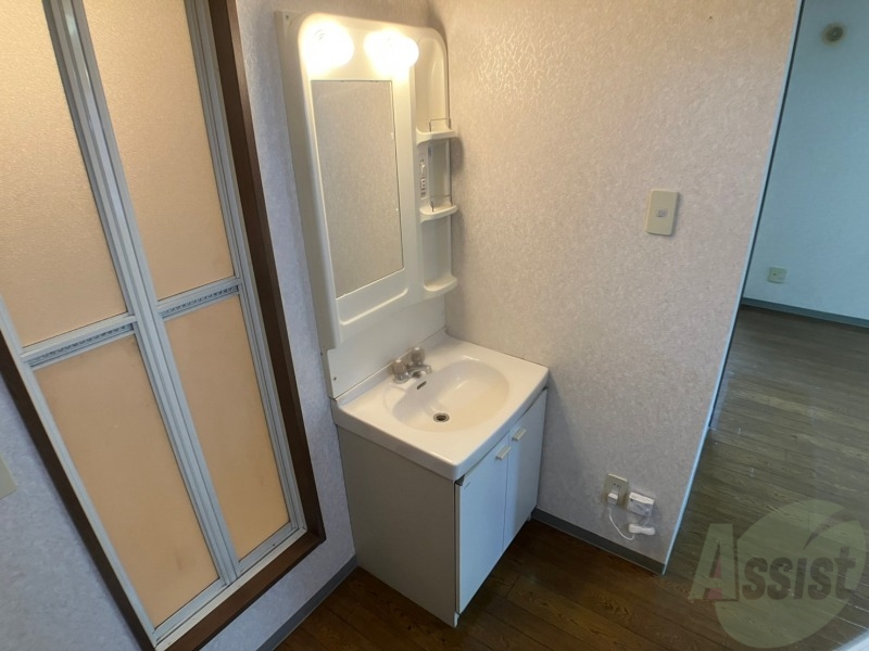 洗面設備　こちらに洗面台があります。朝の洗顔はこちらで。