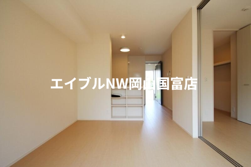 居室・リビング　明るいリビング