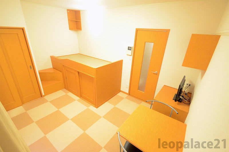 居室・リビング　備品や設備仕様は号室等により異なります現地をご確認下さい。