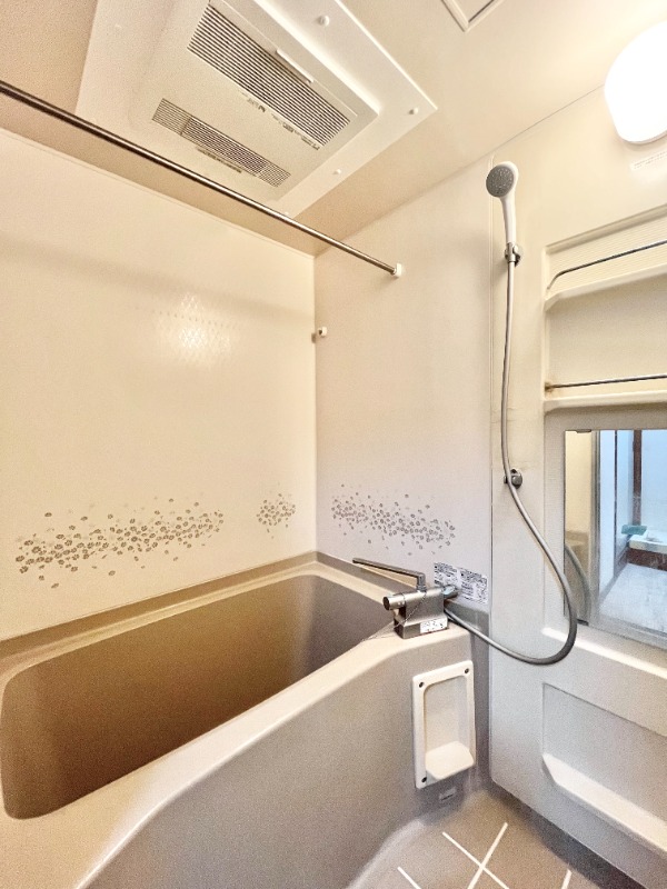 バス・シャワールーム　浴室乾燥機あり♪