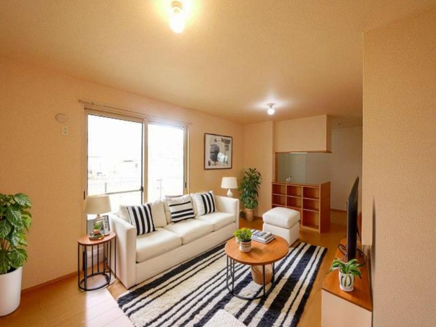 居室・リビング　CGで家具等を配置したもので家具等は含まれません