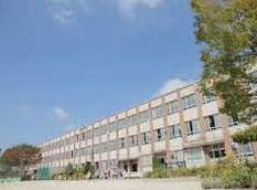 小学校　名古屋市立稲西小学校（小学校）まで231m