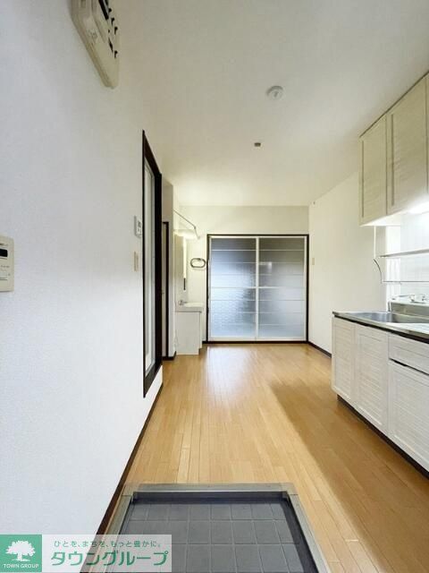 玄関　※別部屋参考写真