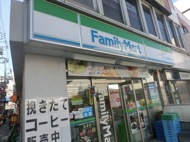 コンビニ　ファミリーマート（コンビニ）まで84m