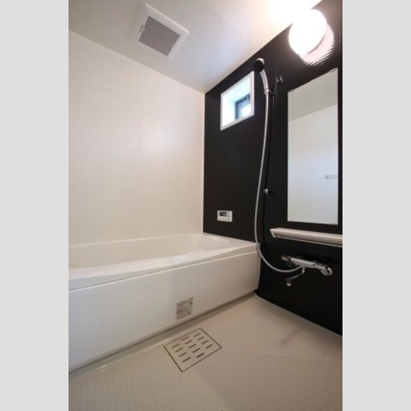 バス・シャワールーム　同タイプの別物件です。色など異なる場合は現状優先となります。