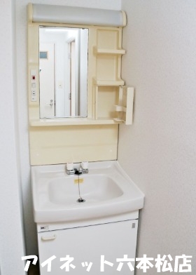 洗面設備　朝の支度にいかがでしょうか。