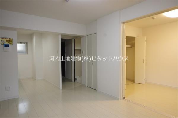 居室・リビング　ＬＤＫ１２．１帖※反転室内