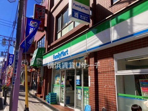 コンビニ　ファミリーマート日吉駅前店（コンビニ）まで1259m