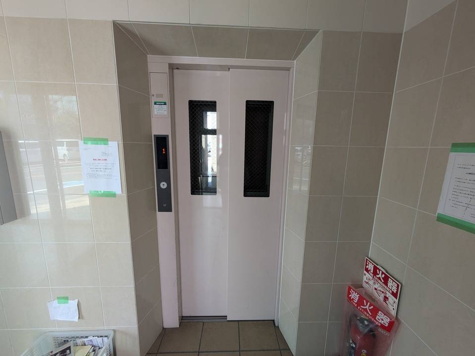 エントランス　エレベーター