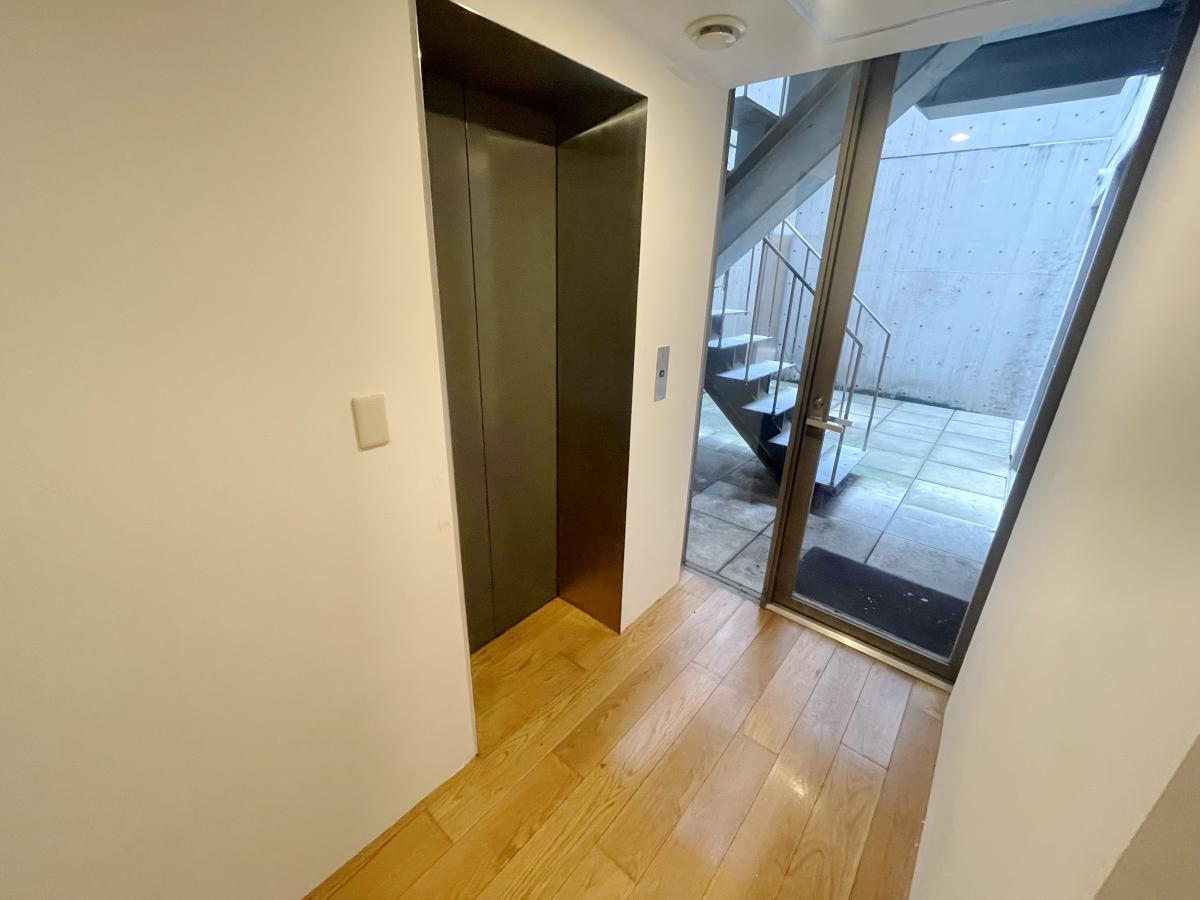 玄関　※別部屋の参考写真です。