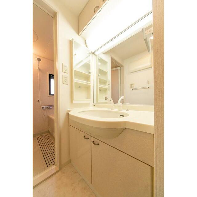 洗面設備　※写真は同タイプ住戸です。